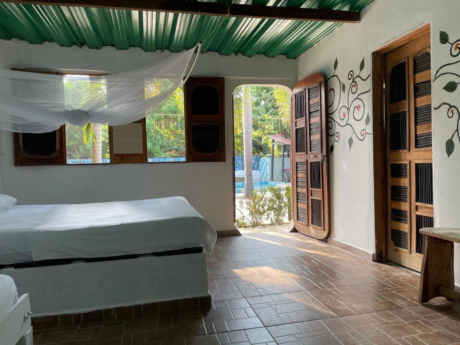 Hostal Luz De Luna ปาโลมิโน ภายนอก รูปภาพ